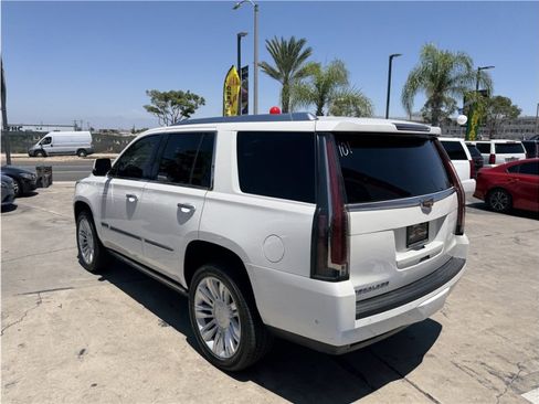 Used 2017 Cadillac Escalade Platinum RWD image 13