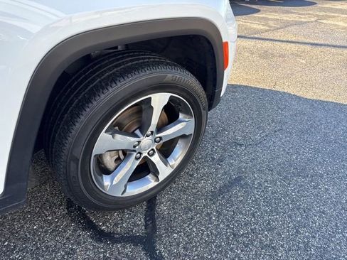 Certified 2023 Jeep Grand Cherokee L Limited w/ Luxury Tech Group II AWD/4WD image 9