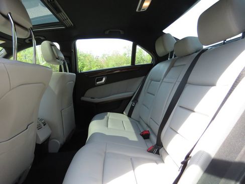 Used 2013 Mercedes-Benz E 350 4MATIC Sedan image 19