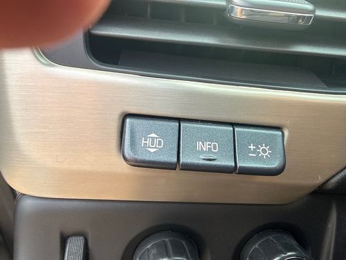 Used 2018 GMC Yukon Denali w/ Denali Ultimate Package AWD/4WD image 32