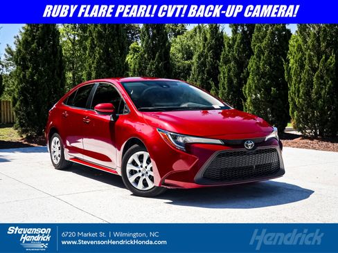 Used 2022 Toyota Corolla LE FWD image 1