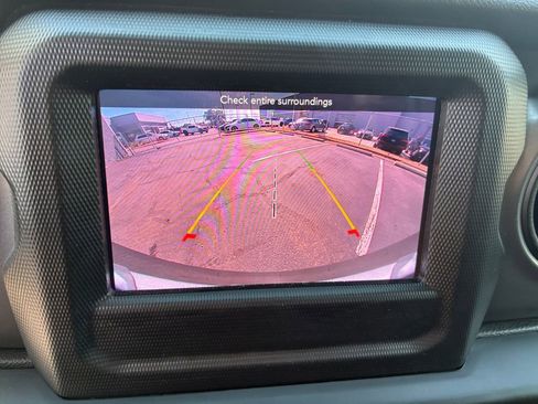 Used 2023 Jeep Wrangler Sport S image 9