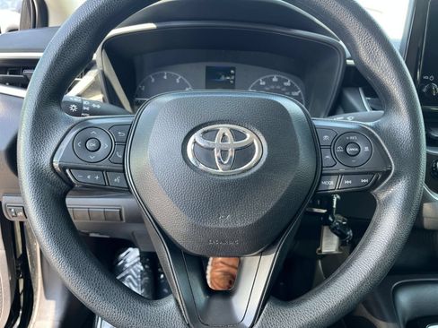 Used 2025 Toyota Corolla LE FWD image 28