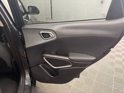 Certified 2022 Kia Soul LX w/ Technology Package FWD image 15