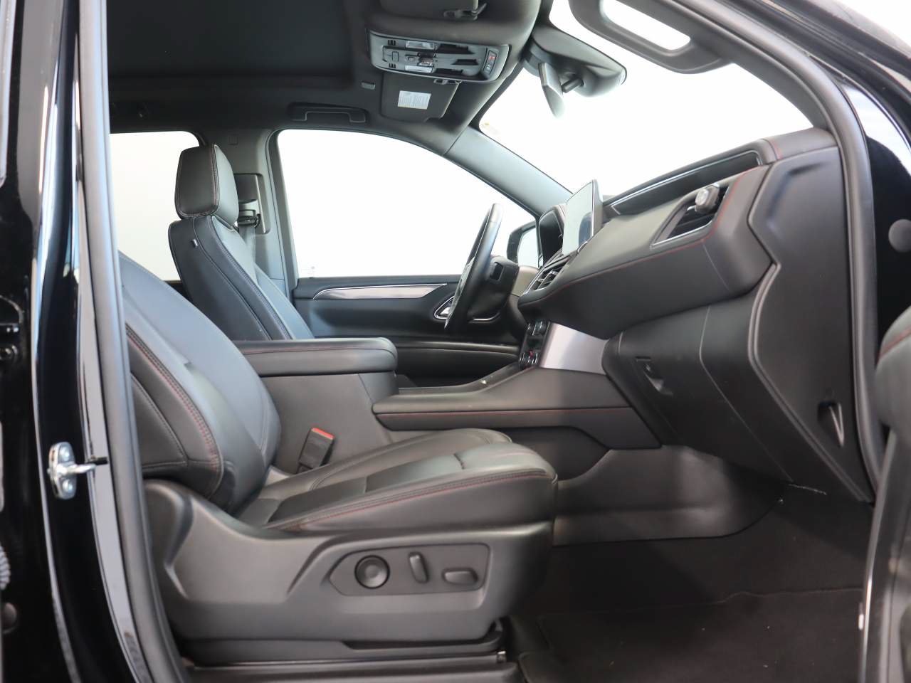 Certified 2023 Chevrolet Suburban RST w/ Luxury Package AWD/4WD image 19