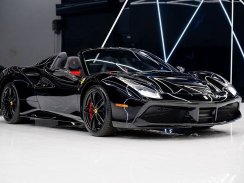 Used 2019 Ferrari 488 Spider image 1