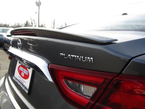 Used 2017 Nissan Maxima Platinum image 12