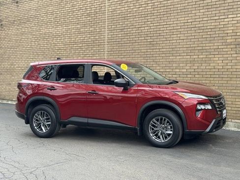 Used 2025 Nissan Rogue S AWD/4WD image 3