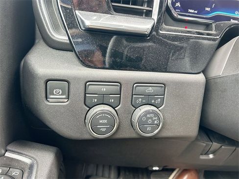 Used 2025 Chevrolet Silverado 2500 LT w/ Convenience Package image 24