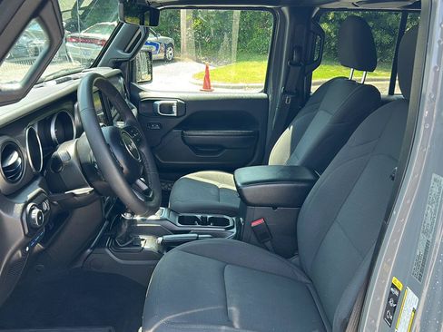 Used 2023 Jeep Wrangler Unlimited w/ Sun & Screen Package AWD/4WD image 11