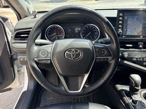 Used 2022 Toyota Camry XLE w/ Navigation Package FWD image 18