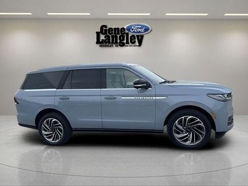 Used 2025 Lincoln Navigator Reserve AWD/4WD image 16