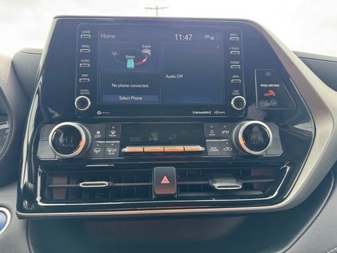 Used 2021 Toyota Highlander LE AWD/4WD image 22