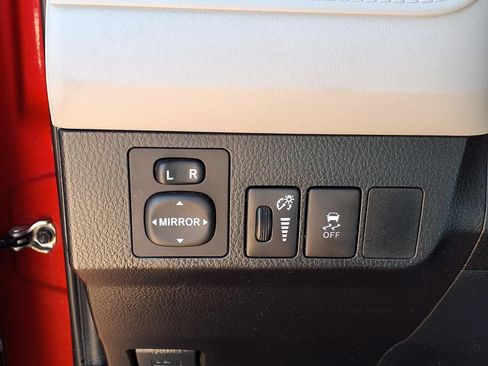 Used 2015 Toyota RAV4 LE FWD image 20