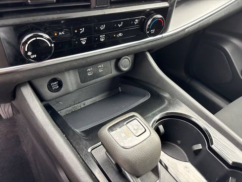 Used 2024 Nissan Rogue S FWD image 23