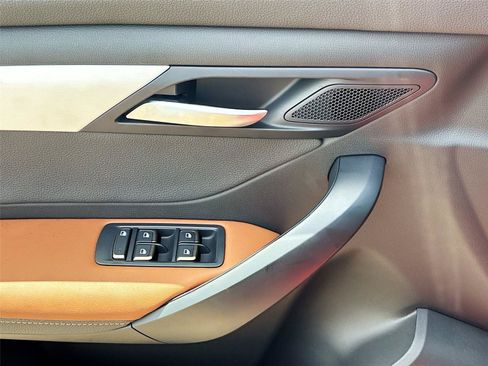 New 2025 VinFast VF 8 Plus AWD/4WD image 17
