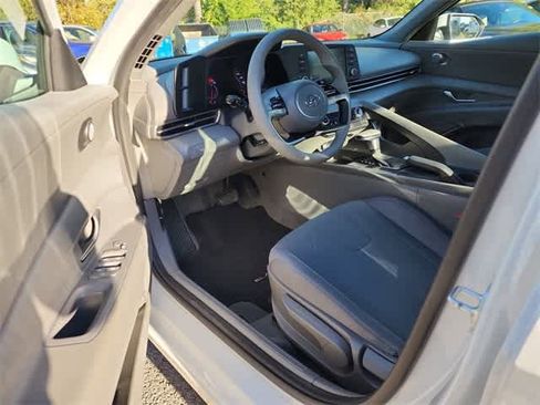 Used 2022 Hyundai Elantra SEL w/ Cargo Package image 9