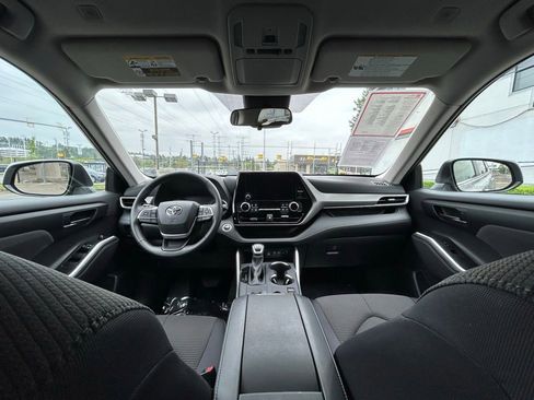 Certified 2025 Toyota Highlander LE FWD image 20