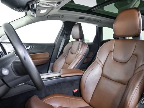 Used 2018 Volvo XC60 T6 Inscription w/ Luxury Seat Package AWD/4WD image 6