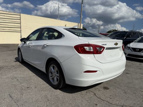 Used 2017 Chevrolet Cruze LT FWD image 4