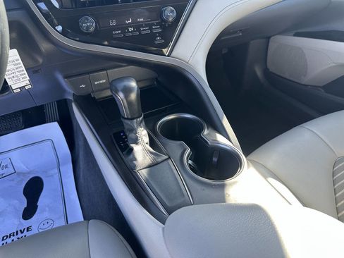 Used 2021 Toyota Camry SE image 19