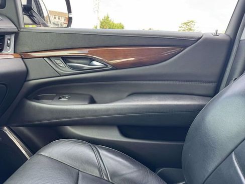 Used 2019 Cadillac Escalade Premium Luxury RWD image 41