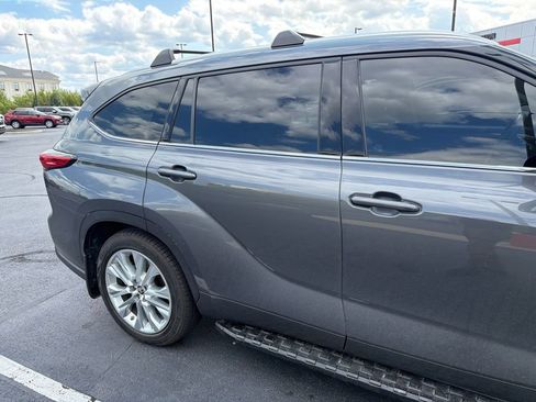 Used 2021 Toyota Highlander Limited AWD/4WD image 3