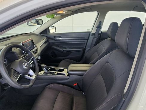 Used 2024 Nissan Altima 2.5 SV FWD image 11