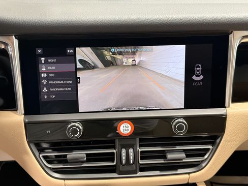 Certified 2026 Porsche Macan AWD/4WD image 33