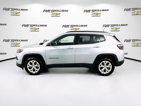 Used 2024 Jeep Compass Latitude AWD/4WD image 4