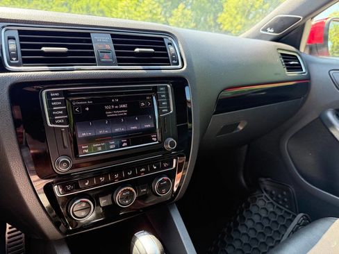 Used 2017 Volkswagen Jetta GLI image 23