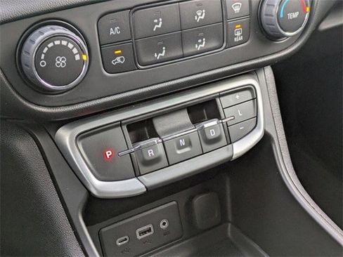 Used 2024 GMC Terrain SLE image 9