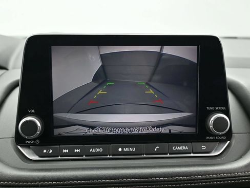 Used 2024 Nissan Rogue SV AWD/4WD image 16