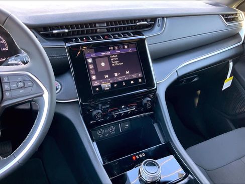 New 2025 Jeep Grand Cherokee L Laredo image 6