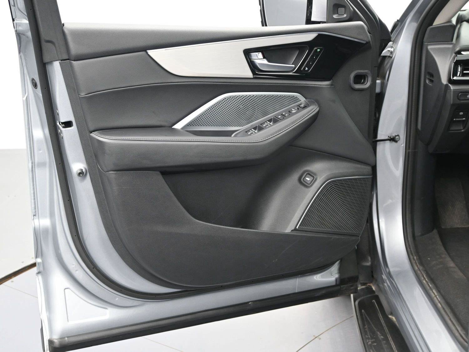 Certified 2025 Acura MDX SH-AWD image 14