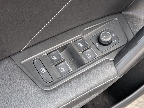 Used 2024 Volkswagen Tiguan SE R-Line image 13