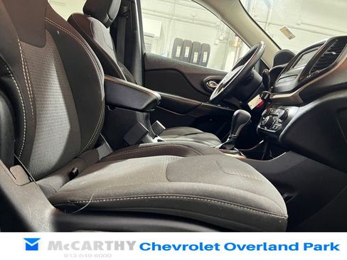 Used 2017 Jeep Cherokee Latitude w/ Cold Weather Group image 26