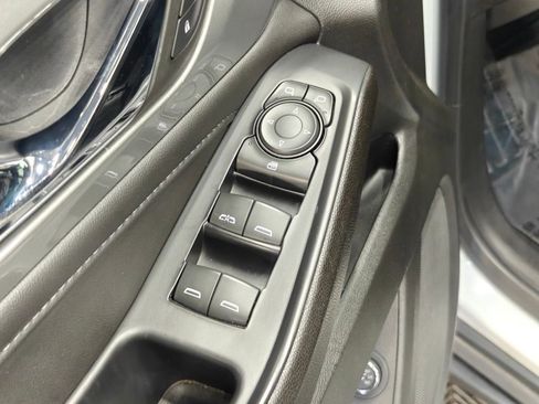 Used 2022 Chevrolet Traverse LT image 50