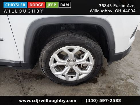 Used 2024 Jeep Compass Latitude AWD/4WD image 40