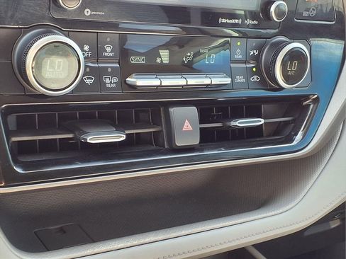 Used 2022 Toyota Highlander LE image 14