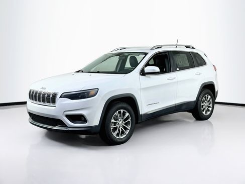 Used 2019 Jeep Cherokee Latitude Plus w/ Cold Weather Group AWD/4WD image 1