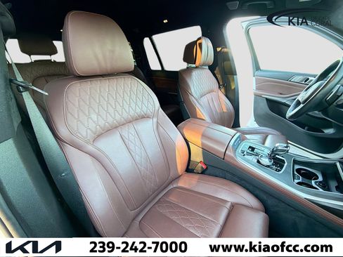 Used 2022 BMW X7 M50i image 14