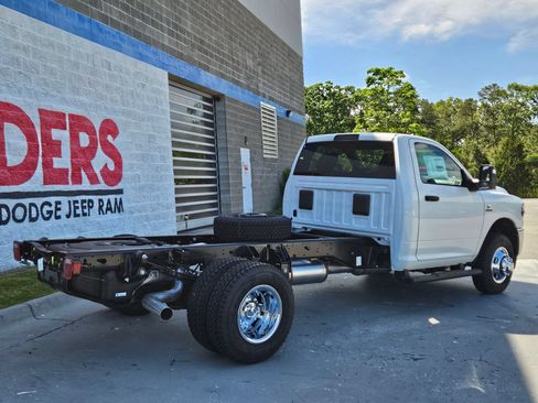 New 2026 RAM 3500 Tradesman AWD/4WD image 7