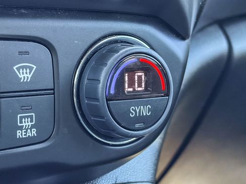 Used 2023 GMC Acadia AT4 AWD/4WD image 32