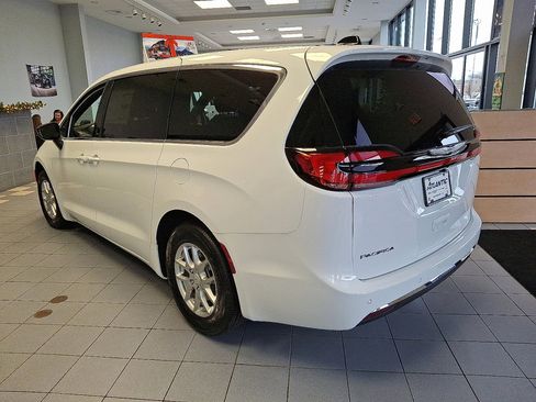 New 2026 Chrysler Pacifica Select FWD image 7