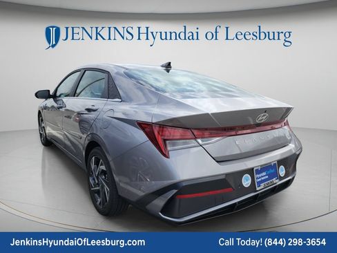 Certified 2024 Hyundai Elantra Limited FWD image 8
