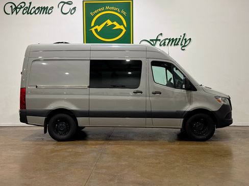Used 2022 Mercedes-Benz Sprinter 2500 image 2
