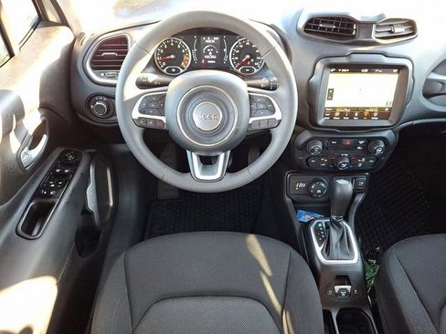 Certified 2023 Jeep Renegade Latitude image 13