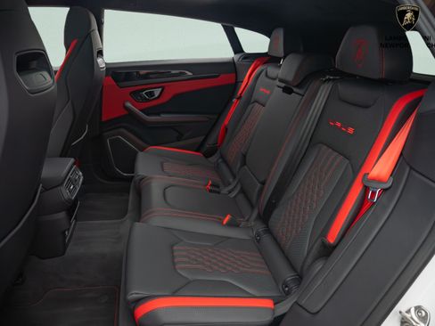 Used 2024 Lamborghini Urus S AWD/4WD image 12