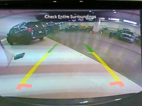 Used 2023 Chrysler Pacifica Limited FWD image 19